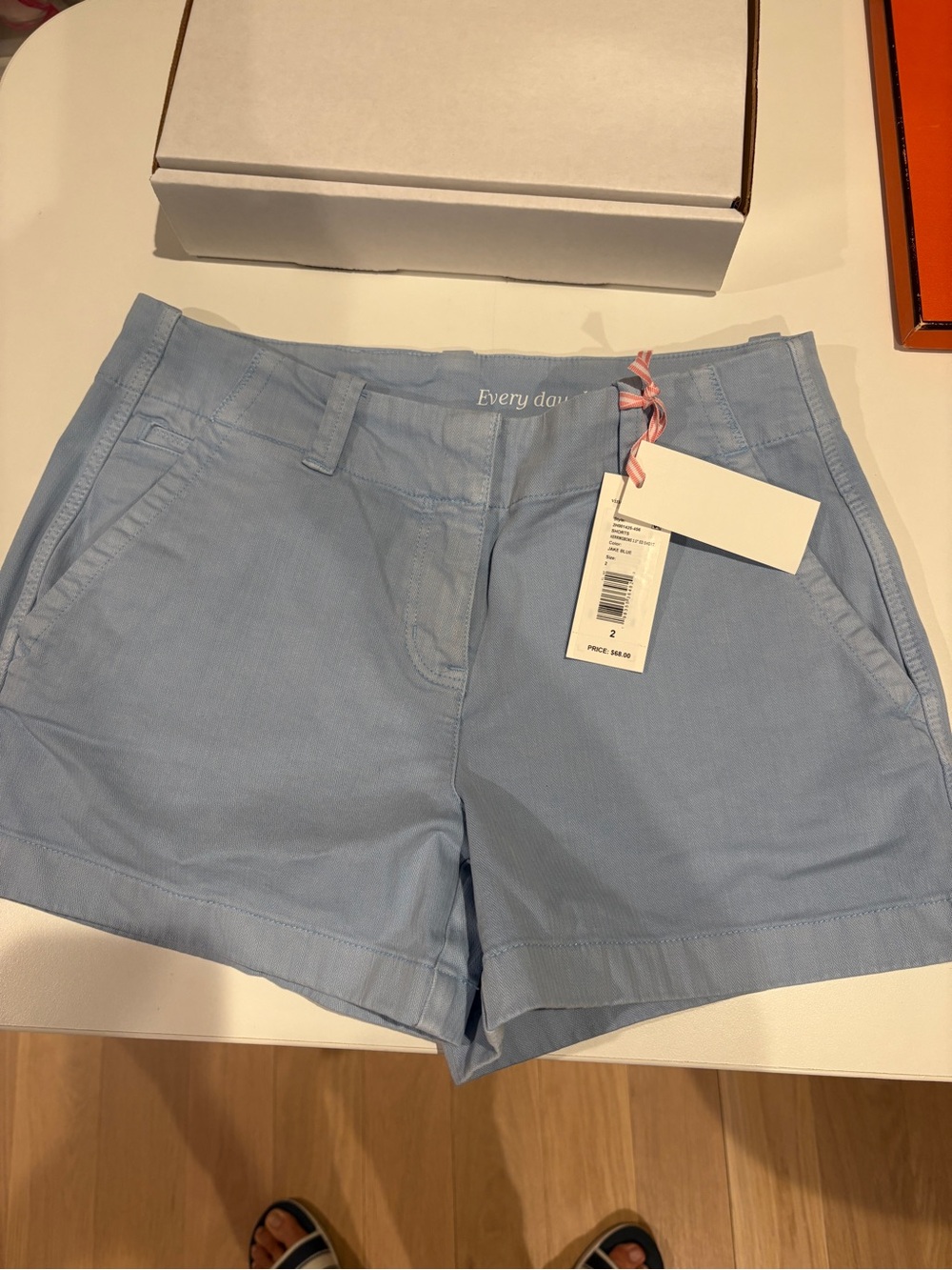 Women’s Vineyard VINES 3 1/2 inch shorts size 2 NWT